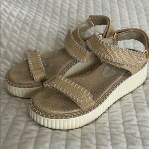 Dolce Vita womens Debra, Stylish Tan Sandals for Women, size 8